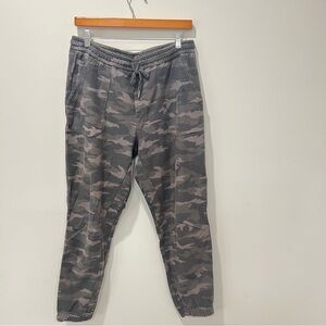 Athleta Womens Farallon Jogger Size 14 Green Camo Cotton Knit Athleisure Pants